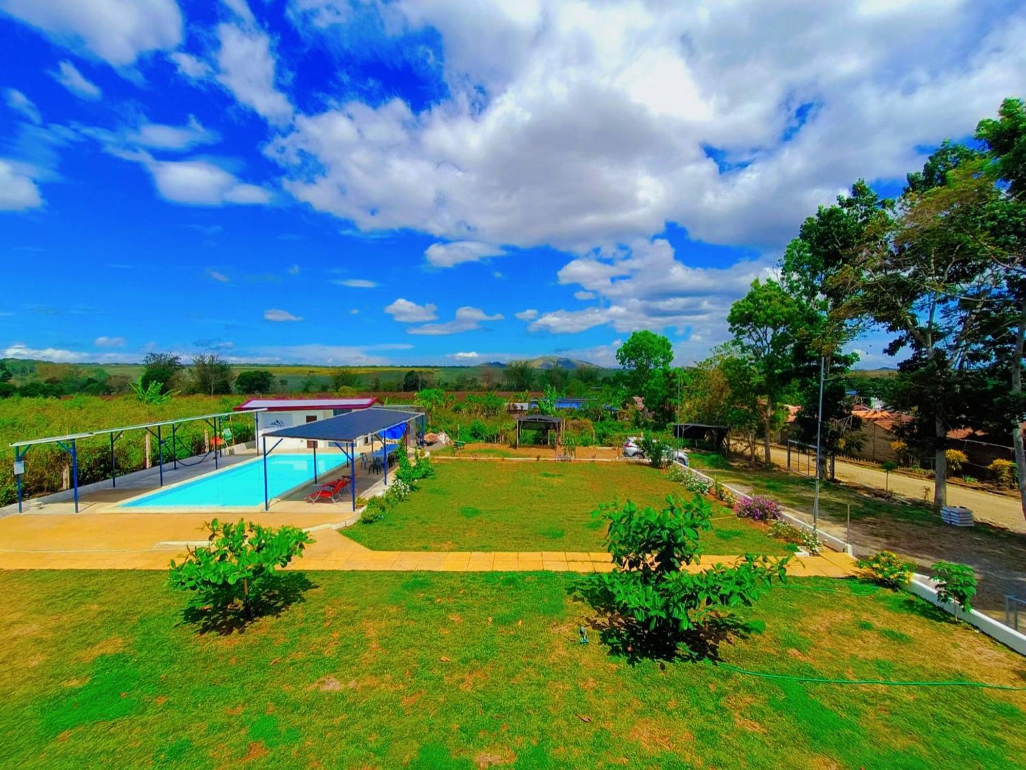 Concetta Tourist Inn Manolo Fortich Bagian luar foto